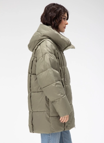 Женский пуховик с капюшоном 