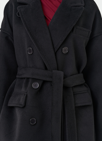 Женское пальто черного цвета