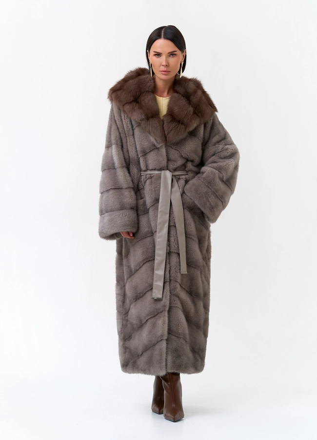Длинная шуба из меха норки с капюшоном из меха куницы модель № 29252 меха малина