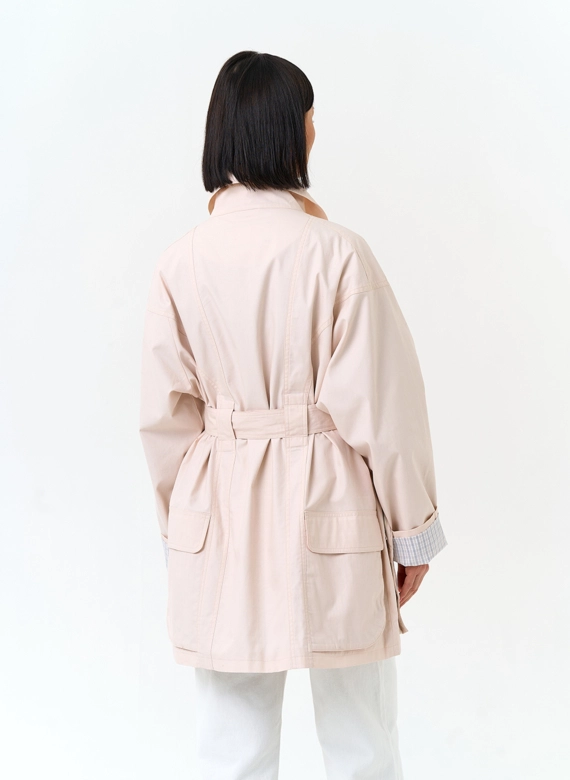 Женский светлый плащ с поясом