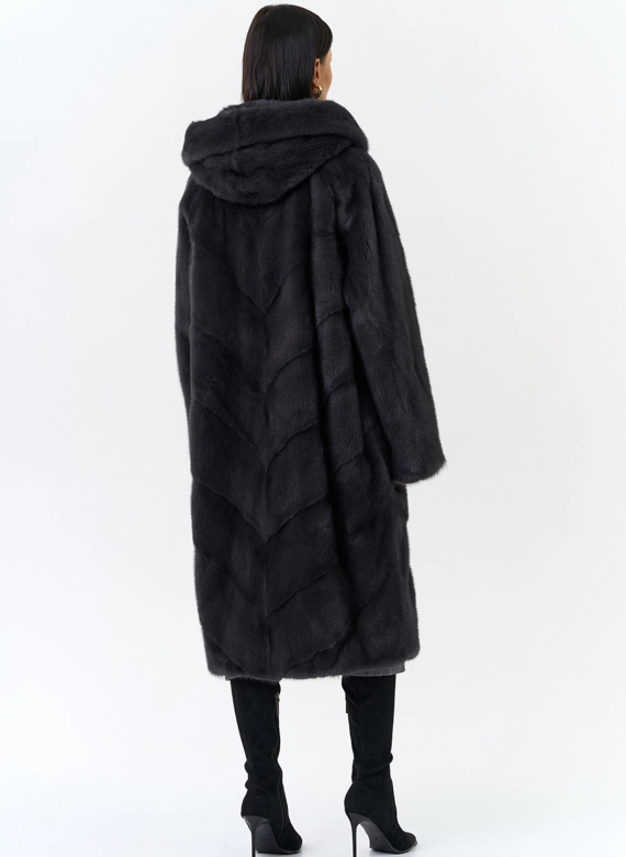 Женская шуба из норки силуэта баллон с капюшоном