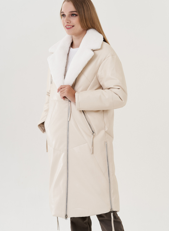 Пуховик женский из эко кожи с английским воротником в светлом цвете