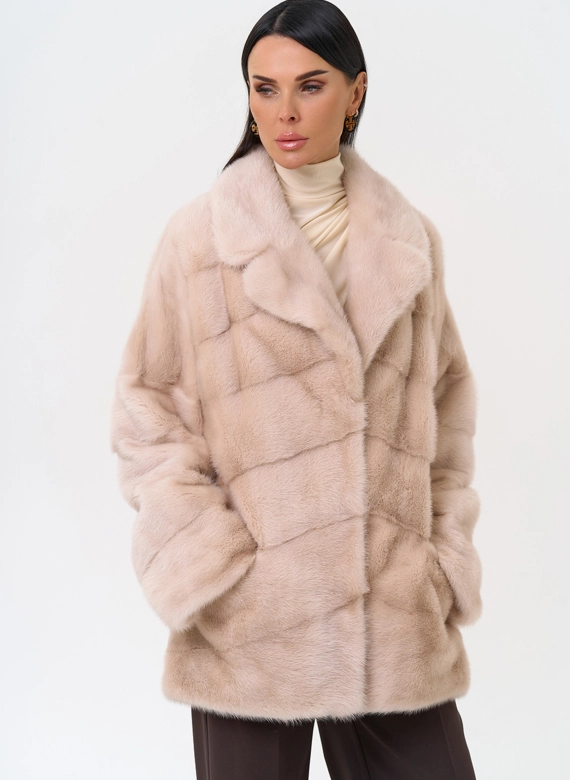 Укороченная шуба из меха норки с английским воротником