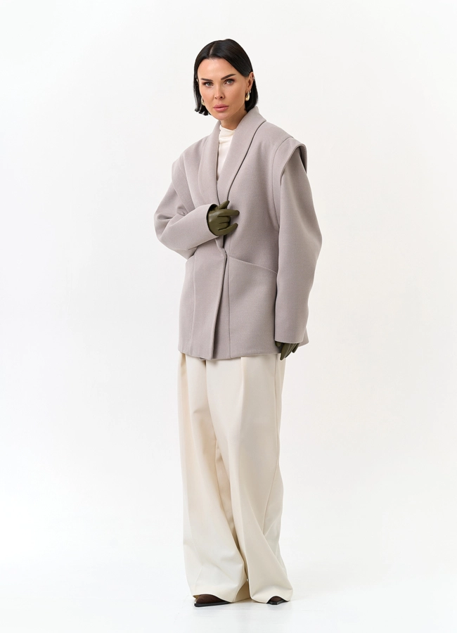 Женское укороченное пальто с акцентными плечами модель № 32853 в рассрочку