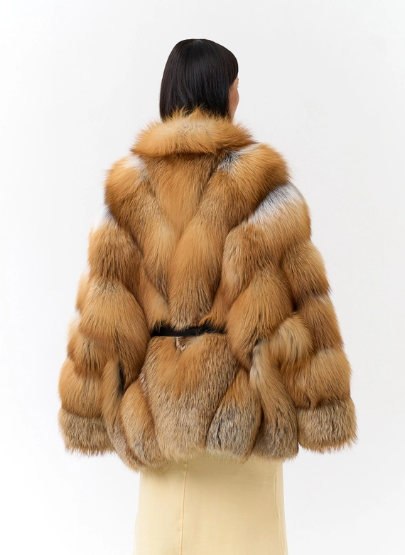 Шуба из меха рыжей лисы фото
