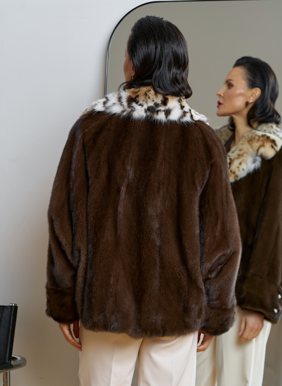 Куртка из меха норки с английским воротником из меха рыси