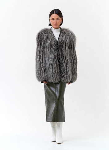 Женская шуба из меха чернобурой лисы
