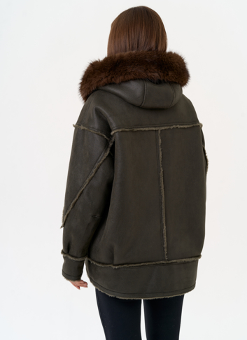 Женская дубленка из эко замши с капюшоном из эко меха