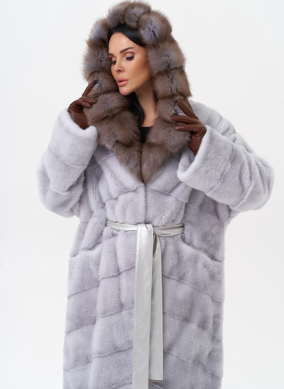 Норковая шуба с капюшоном из меха куницы