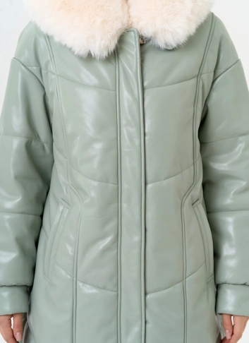 Женский пуховик из эко кожи с отделкой из эко меха