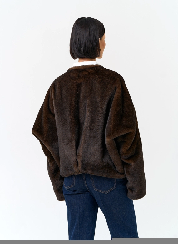 Женская куртка из эко меха фото