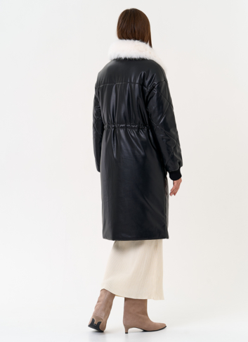 Женский пуховик из эко кожи с воротником из эко меха