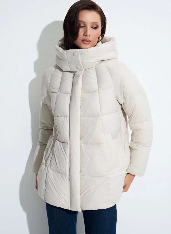 Женский пуховик с капюшоном фото