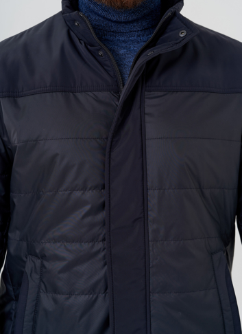 Мужская куртка синего цвета 