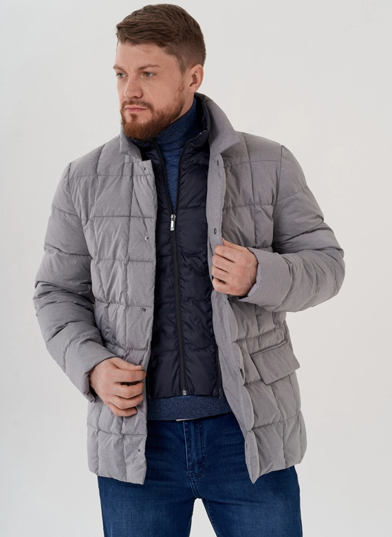 Мужская куртка серого цвета 